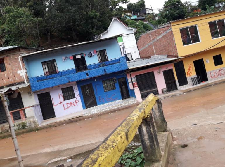 Segovia, amenazas, grafitis,Clan Golfo, nordeste, Libertadores: Disidencia del Clan del Golfo pinta grafitis amenazantes en Segovia