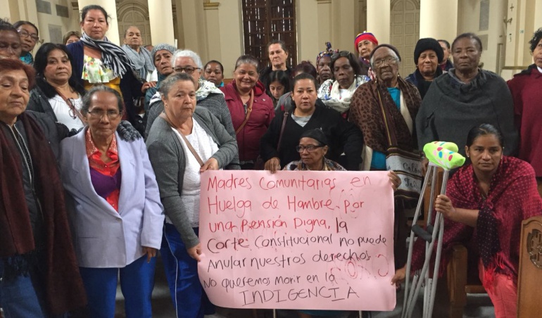 Jubilados inconformes: Madres comunitarias iniciaron huelga de hambre en Catedral de Bogotá