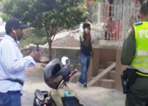 Policía de Cartagena captura personas haciendo conexiones ilegales de agua
