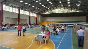 Coliseo del municipio de Génova, con poca asistencia de votantes Coliseo del municipio de Génova, con poca asistencia de votantes