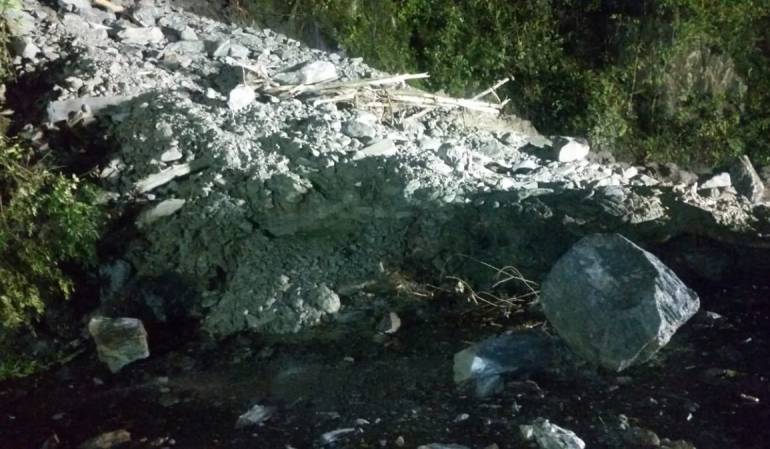 Vía al Llano: Cierre total en la vía Bogotá - Villavicencio por varios derrumbes