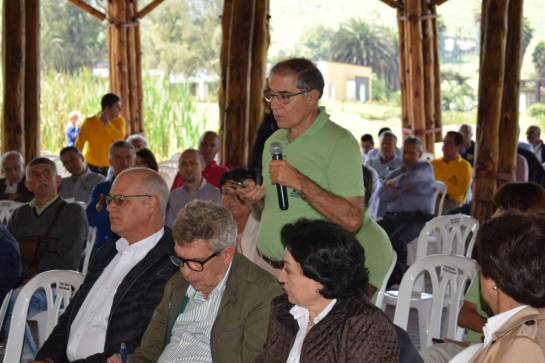 Precios y venta del café, crísis cafetera: Roberto Vélez y su postura frente a la crisis económica de los cafeteros Precios y venta del café, crísis cafetera: Roberto Vélez y su postura frente a la crisis económica de los cafeteros