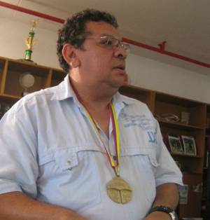 Gustavo Rendón Ríos, trabajo por 15 años en Caracol Radio Armenia Gustavo Rendón Ríos, trabajo por 15 años en Caracol Radio Armenia