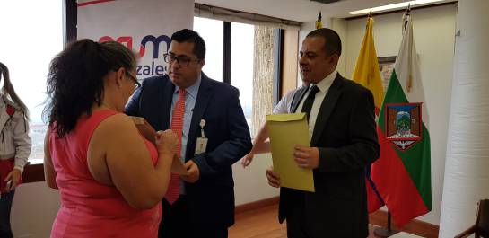 Viviendas, Entrega de escrituras, barrio la Avanzada: 16 Familias ya cuentan con su escritura de vivienda en Manizales Viviendas, Entrega de escrituras, barrio la Avanzada: 16 Familias ya cuentan con su escritura de vivienda en Manizales