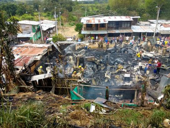 Incendio forestal Popayán.: Incendio forestal en Popayán destruye 12 casas Incendio forestal Popayán.: Incendio forestal en Popayán destruye 12 casas