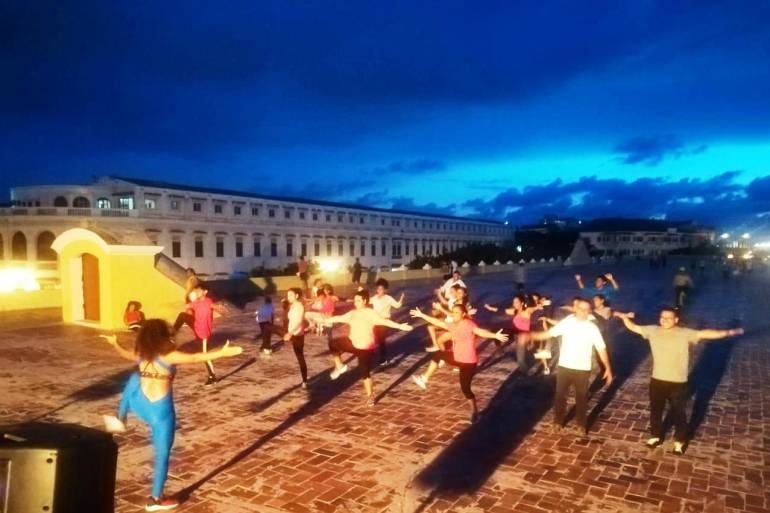 Fortificaciones a ritmo de Zumba en #SeMueveCartagena