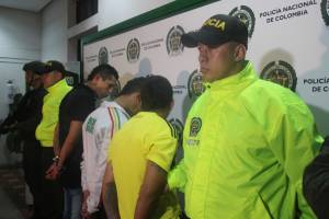 CAPTURA SICARIOS MICROTRÁFICO BUCARAMANGA POLICÍA: Capturados los sicarios que mataron a taxista en la calle 45 CAPTURA SICARIOS MICROTRÁFICO BUCARAMANGA POLICÍA: Capturados los sicarios que mataron a taxista en la calle 45