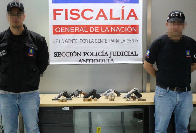 Fiscalía, armas, parqueaderos: Fiscalía descubre numerosas armas y municiones en parqueadero de Medellín