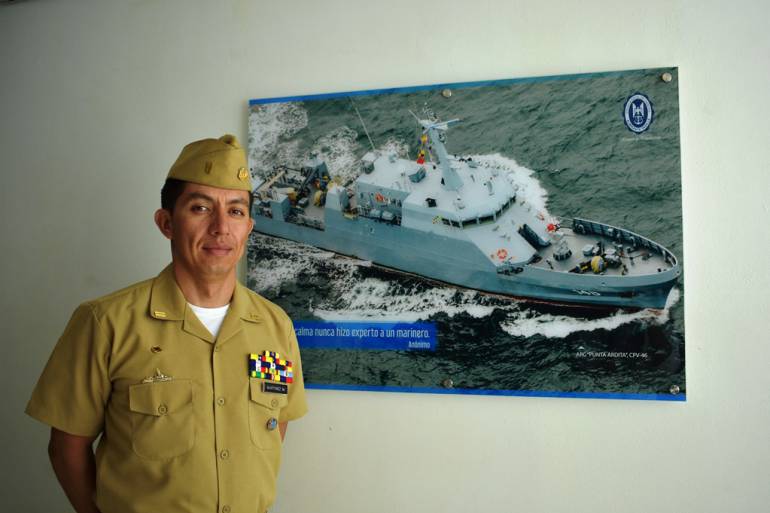 Oficial de la armada del Ecuador en la Escuela Naval de Cartagena: Oficial de la armada del Ecuador en la Escuela Naval de Cartagena