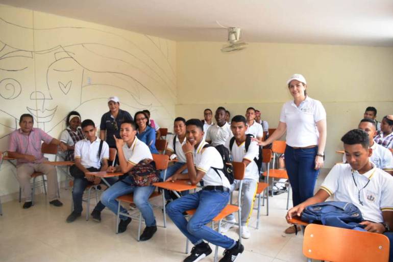 Alcaldía de Arjona entrega 1000 sillas a 8 instituciones educativas: Alcaldía de Arjona entrega 1000 sillas a 8 instituciones educativas