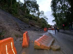 Deslizamiento en la vía al Cusiana afecta a Boyacá y Casanare: Deslizamiento en la vía al Cusiana afecta a Boyacá y Casanare Deslizamiento en la vía al Cusiana afecta a Boyacá y Casanare: Deslizamiento en la vía al Cusiana afecta a Boyacá y Casanare