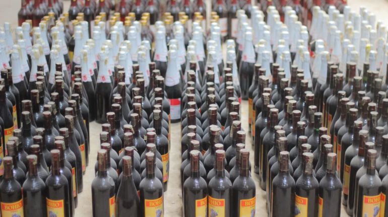 DECOMISAN LICOR VENCIDO EN SANTANDER: Pretendían vender 7 mil unidades de licor vencido en bares de Santander