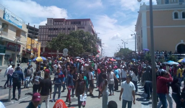 Paro estudiantil: Estudiantes, directivos y docentes marcharon en Sincelejo por la educación