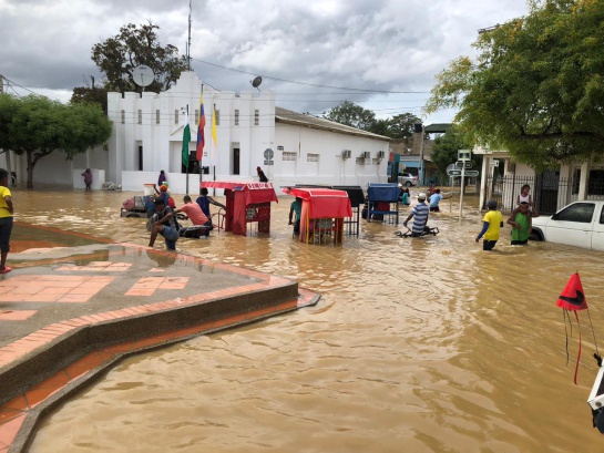 Lluvias en Uribia: Duque llega a una Uribia inundada y abandonada Lluvias en Uribia: Duque llega a una Uribia inundada y abandonada