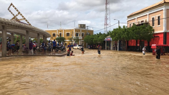 Uribia inundación: Desbordamiento de dos arroyos deja 17 barrios afectados en Uribia Uribia inundación: Desbordamiento de dos arroyos deja 17 barrios afectados en Uribia