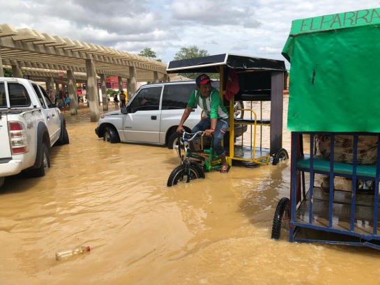 Uribia inundación: Desbordamiento de dos arroyos deja 17 barrios afectados en Uribia Uribia inundación: Desbordamiento de dos arroyos deja 17 barrios afectados en Uribia
