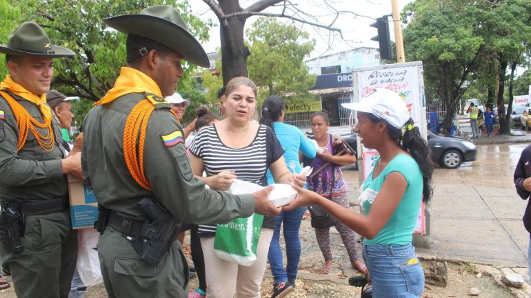 Crisis migratoria en Venezuela: Carabineros y una fundación entregaron ayudas a venezolanos en Cartagena