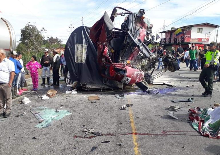 Accidente Tr Nsito Muerte Heridos Camiones Una Persona Muerta Y