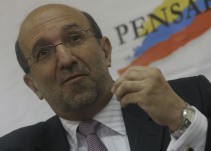 Ex rector de la Universidad Pedagógica levanta huelga de hambre