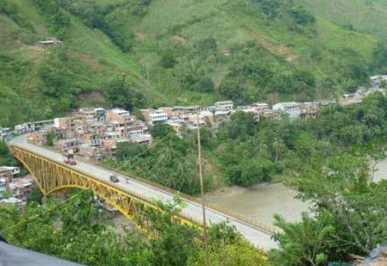 Derrumbe, mina, Valdivia, rescate, muertos, mineros,: El derrumbe en una mina dejó dos personas muertas en Valdivia, Antioquia
