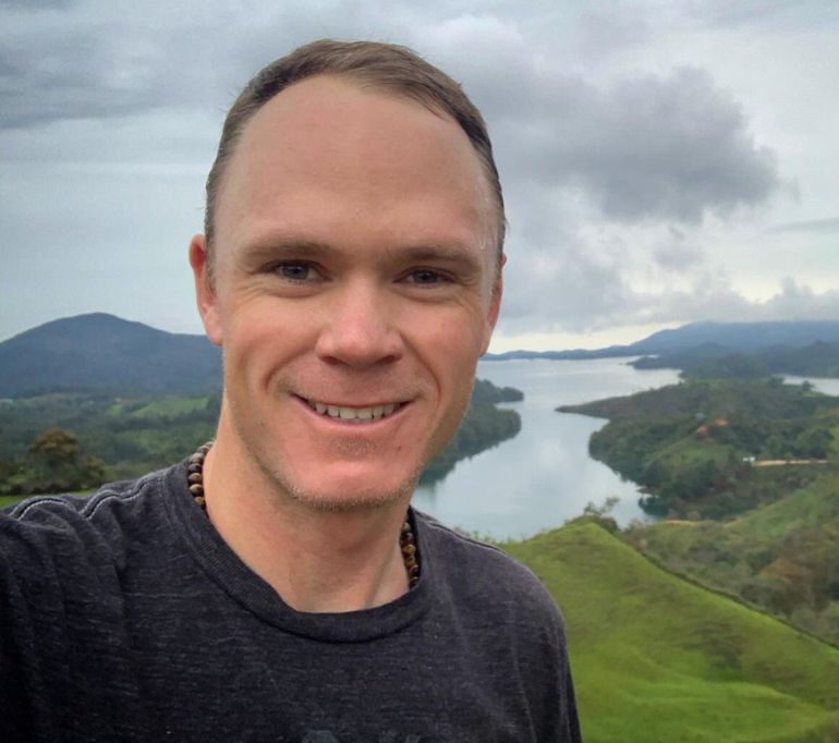 CICLISMO, GIRO, FROOME: Froome amanece tomándose una fotografía en el oriente de Antioquia