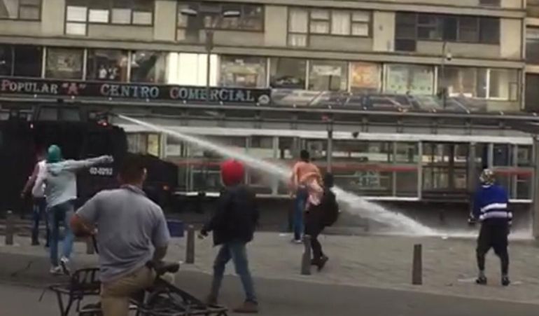 Violenta protesta de vendedores en San Victorino