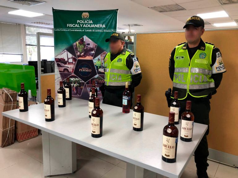 Decomisan licor de contrabando que se vendía por Facebook en Cartagena: Decomisan licor de contrabando que se vendía por Facebook en Cartagena