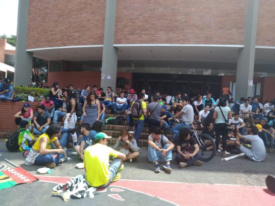 BUCARAMANGA MARCHAS DE PROTESTAS ESTUDIANTES UIS: Video: Día de marchas de maestros, estudiantes y transportadores BUCARAMANGA MARCHAS DE PROTESTAS ESTUDIANTES UIS: Video: Día de marchas de maestros, estudiantes y transportadores
