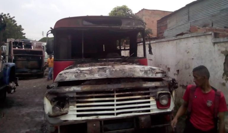 Vehículo quemado municipio Ureña