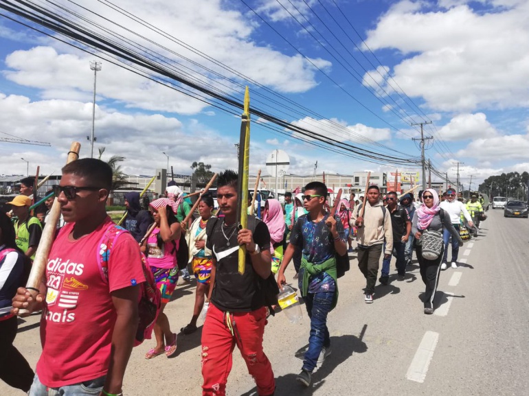 Ante obstrucción para entrar a Bogotá, indígenas tuvieron que caminar protestar Ante obstrucción para entrar a Bogotá, indígenas tuvieron que caminar protestar
