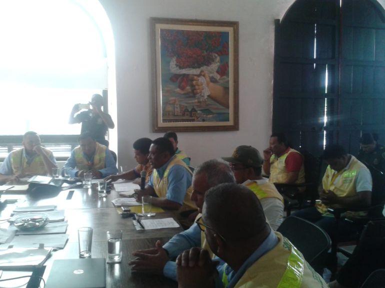 Taxistas y autoridades de Cartagena llegan a varios acuerdos: Taxistas y autoridades de Cartagena llegan a varios acuerdos