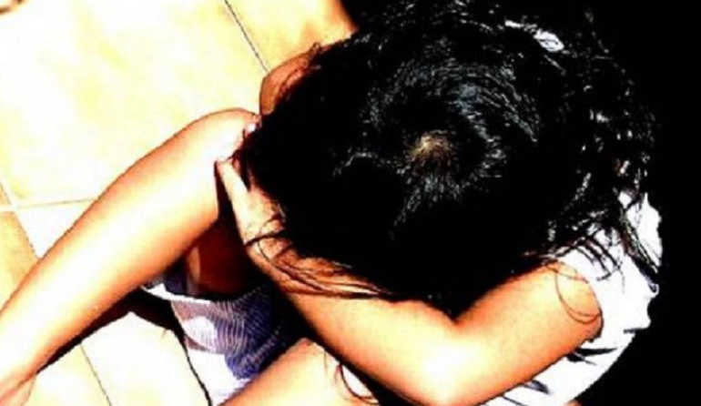 Niño de 5 años fue golpeado por sus compañeros por tener el cabello largo