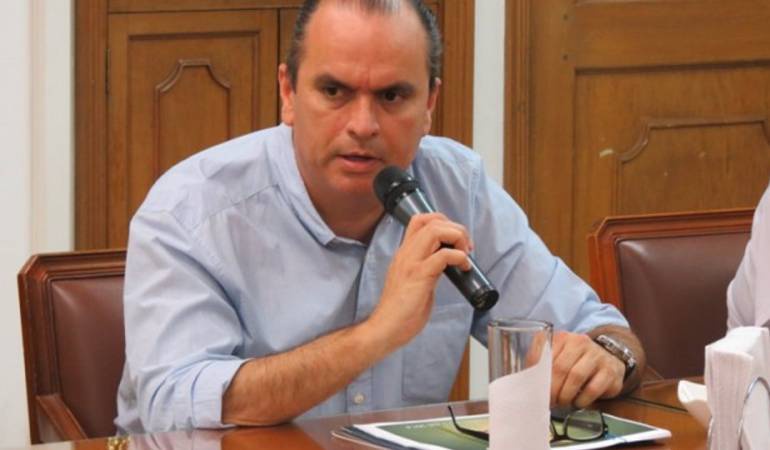 Carlos Luna.
