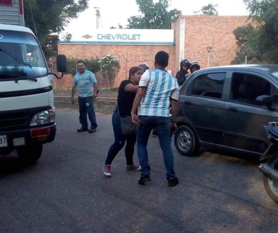 BUCARAMANGA INTOLERANCIA TRANSPORTADORES: A pistola trató de "arreglar" un problema en la vía BUCARAMANGA INTOLERANCIA TRANSPORTADORES: A pistola trató de "arreglar" un problema en la vía