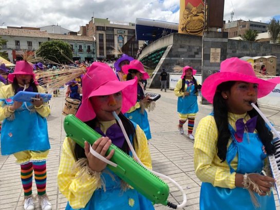 Carnaval de Pasto Blancos y Negros: Los niños se tomaron el Carnaval en Pasto Carnaval de Pasto Blancos y Negros: Los niños se tomaron el Carnaval en Pasto