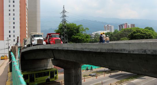 FLORIDABLANCA OBRAS PUENTES: VIDEO: Puente del intercambiador de "Papi quiero piña" pasó prueba de carga FLORIDABLANCA OBRAS PUENTES: VIDEO: Puente del intercambiador de "Papi quiero piña" pasó prueba de carga