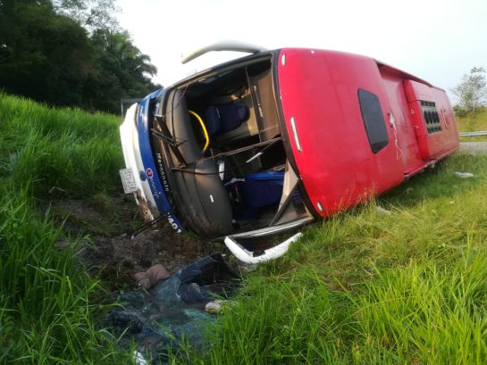 Diez heridos deja volcamiento de un bus en vía La Dorada-Puerto Boyacá: Diez heridos deja volcamiento de un bus en vía La Dorada-Puerto Boyacá Diez heridos deja volcamiento de un bus en vía La Dorada-Puerto Boyacá: Diez heridos deja volcamiento de un bus en vía La Dorada-Puerto Boyacá