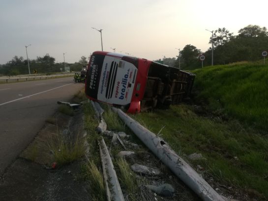 Diez heridos deja volcamiento de un bus en vía La Dorada-Puerto Boyacá: Diez heridos deja volcamiento de un bus en vía La Dorada-Puerto Boyacá Diez heridos deja volcamiento de un bus en vía La Dorada-Puerto Boyacá: Diez heridos deja volcamiento de un bus en vía La Dorada-Puerto Boyacá