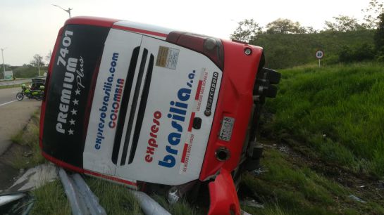 Diez heridos deja volcamiento de un bus en vía La Dorada-Puerto Boyacá: Diez heridos deja volcamiento de un bus en vía La Dorada-Puerto Boyacá Diez heridos deja volcamiento de un bus en vía La Dorada-Puerto Boyacá: Diez heridos deja volcamiento de un bus en vía La Dorada-Puerto Boyacá