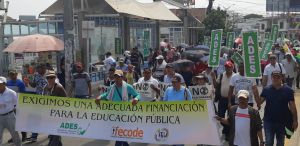 A la movilización convocada por Fecode acudieron además trabajadores de la Central Unitaria de Trabajadores, Cut. A la movilización convocada por Fecode acudieron además trabajadores de la Central Unitaria de Trabajadores, Cut.