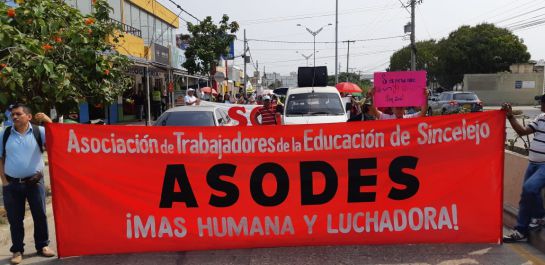A la movilización convocada por Fecode acudieron además trabajadores de la Central Unitaria de Trabajadores, Cut. A la movilización convocada por Fecode acudieron además trabajadores de la Central Unitaria de Trabajadores, Cut.