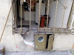 Así quedaron los ventanales de la vivienda afectada por explosión en capital del Quindío Así quedaron los ventanales de la vivienda afectada por explosión en capital del Quindío