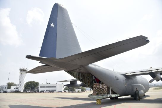 Avión Hércules de la Fuerza Aérea Chilena que llegó este viernes al aeropuerto de Cúcuta con ayuda humanitaria para Venezuela, poco antes de que aterrizara en la ciudad el Presidente de Chile, Sebastián Piñera. Avión Hércules de la Fuerza Aérea Chilena que llegó este viernes al aeropuerto de Cúcuta con ayuda humanitaria para Venezuela, poco antes de que aterrizara en la ciudad el Presidente de Chile, Sebastián Piñera.