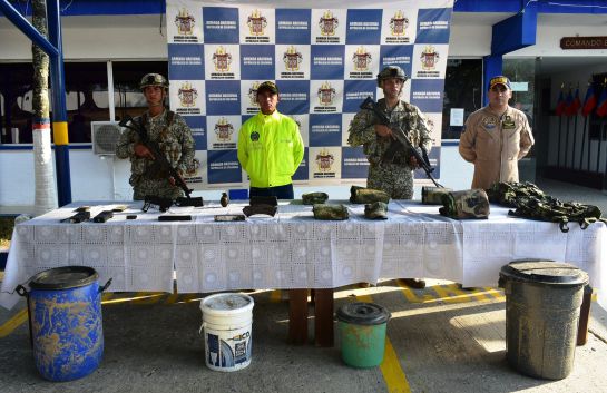 Material de guerra: Hallan caleta con explosivos y armas enterrados en Sucre Material de guerra: Hallan caleta con explosivos y armas enterrados en Sucre