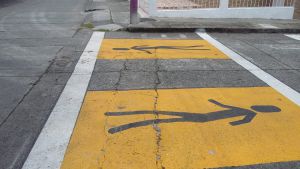 En varios sectores de Armenia, denuncian que señalización vial se aplica en vías dañadas En varios sectores de Armenia, denuncian que señalización vial se aplica en vías dañadas