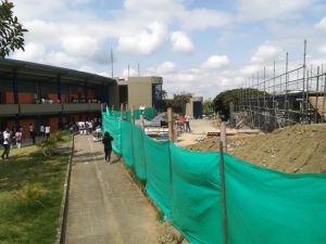 Aunque hay retrasos las obras de la institución educativa avanzan Aunque hay retrasos las obras de la institución educativa avanzan