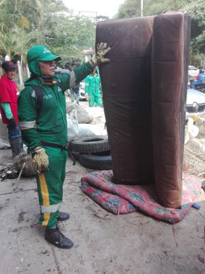 LIMPIEZA QUEBRADA ZAPAMANGA: ¡De no creer! 19 toneladas de basura sacaron de la quebrada Zapamanga LIMPIEZA QUEBRADA ZAPAMANGA: ¡De no creer! 19 toneladas de basura sacaron de la quebrada Zapamanga