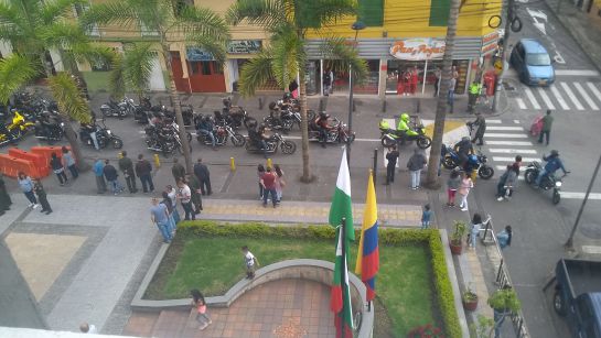 Moteros Harlistas Vías nacionales: Por la seguridad vial y la vida Moteros Harlistas Vías nacionales: Por la seguridad vial y la vida