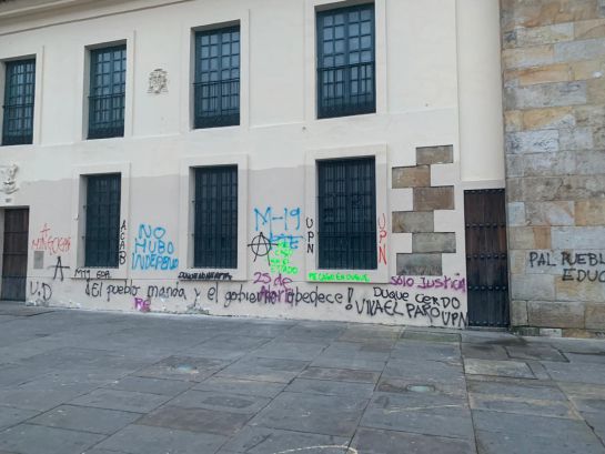 Actos de vandalismo en Bogotá: 125 millones de pesos valen los daños ocasionados en la Plaza de Bolívar Actos de vandalismo en Bogotá: 125 millones de pesos valen los daños ocasionados en la Plaza de Bolívar