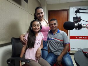 Nicole Valeria Vargas Gómez en compañía de Yuri Gómez y Alexander Román Nicole Valeria Vargas Gómez en compañía de Yuri Gómez y Alexander Román